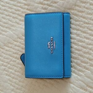🆕 Coach Genuine Leather Compact Wallet